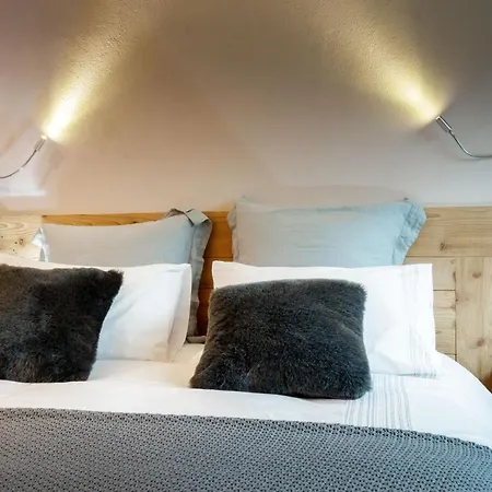 Hellochalet - Maison Reve Blanc - To Door With Matterhorn View